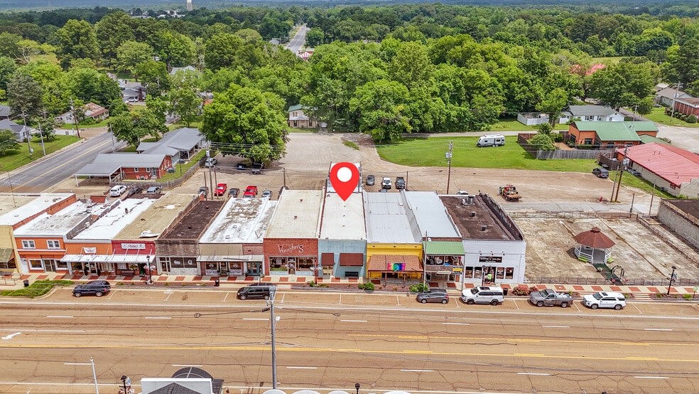 126 E Main St, Adamsville, TN à vendre - Photo du bâtiment - Image 2 de 28