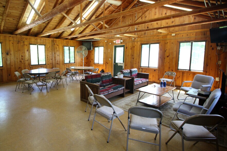 500 Willow Walk Cir NE, Comstock Park, MI à vendre - Hall d’entrée - Image 3 de 7