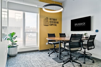 27 S Squirrel Rd, Auburn Hills, MI for lease Interior Photo- Image 2 of 10