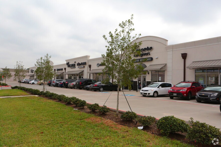 7925 Katy Fwy, Houston, TX à louer - Photo du bâtiment - Image 2 de 9