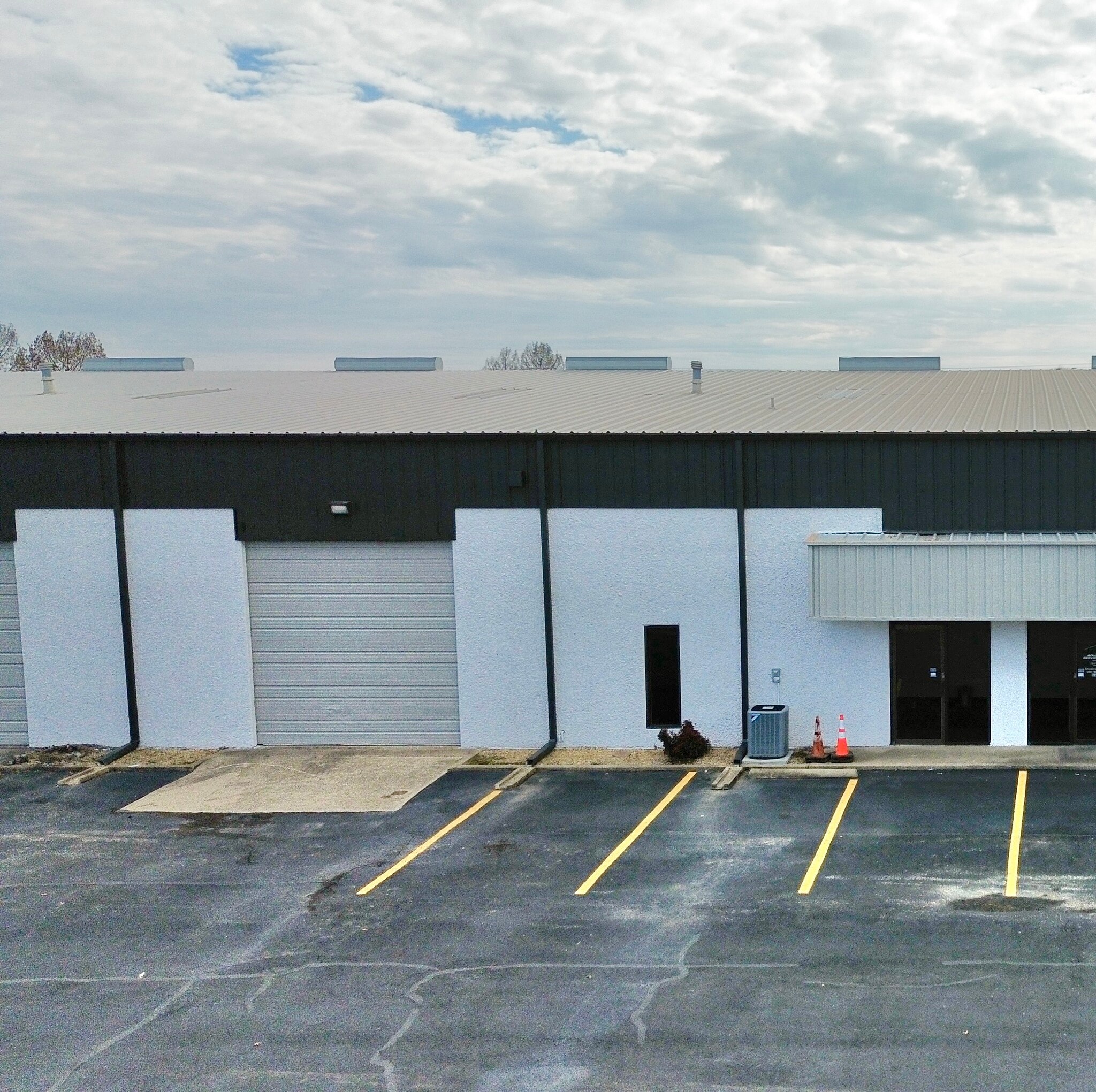 1000-1008 N Commercial Blvd, Arlington, TX à louer Photo du bâtiment- Image 1 de 5