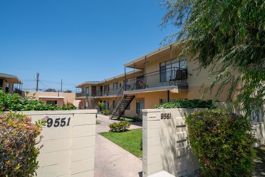 9551-9561 Maureen Dr, Garden Grove, CA à vendre - Photo du bâtiment - Image 3 de 19