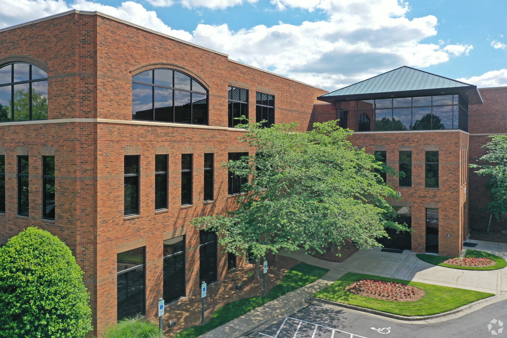 4050 Piedmont Pky, High Point, NC for lease Building Photo- Image 1 of 6