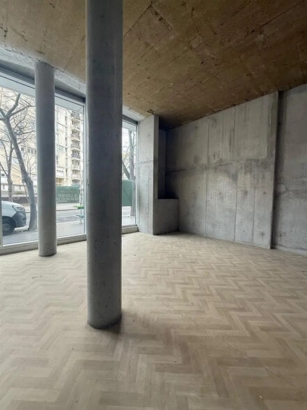 Retail in Paris for lease - Interior Photo - Image 3 of 7