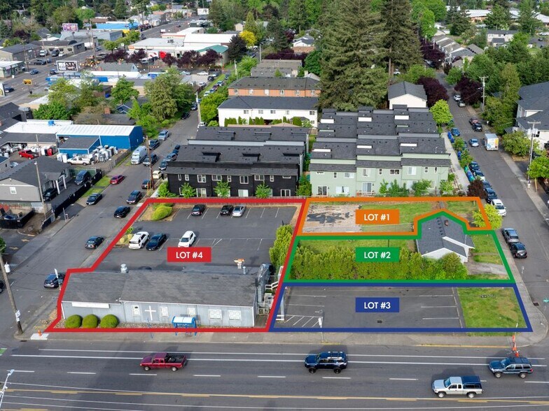 Retail Property and Redevelopment Land portefeuille de 2 propriétés à vendre sur LoopNet.ca - Photo principale - Image 1 de 5