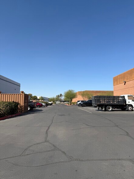 2019 W Quail Ave, Phoenix, AZ à louer - Photo du bâtiment - Image 2 de 13