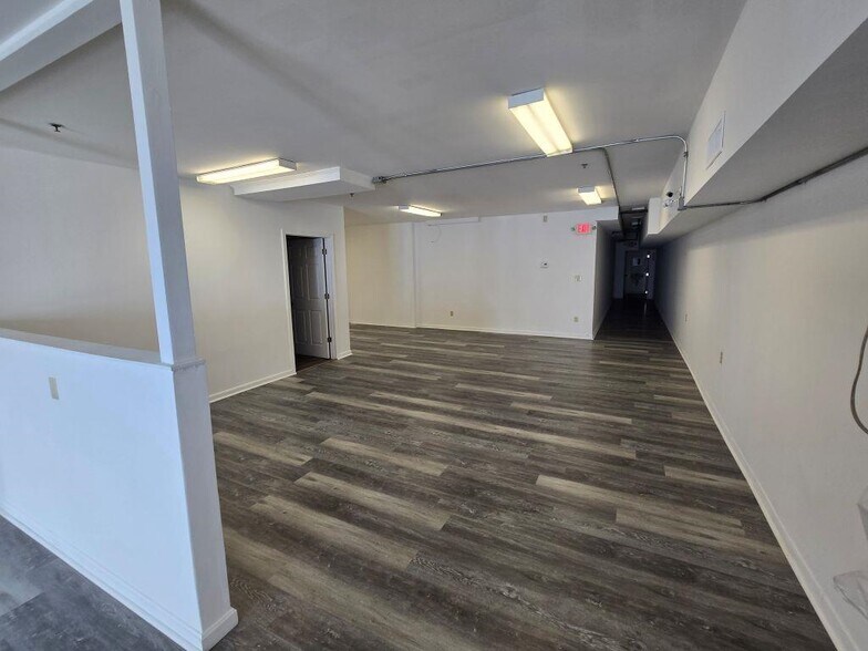 84 Pleasant St, Claremont, NH à louer - Photo du bâtiment - Image 3 de 6