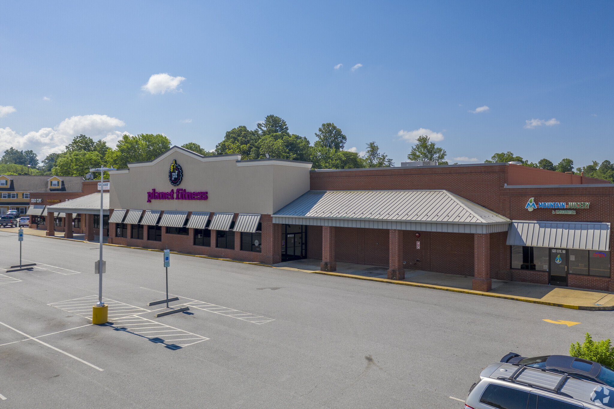 635-643 Spartanburg Hwy, Hendersonville, NC for sale Primary Photo- Image 1 of 1