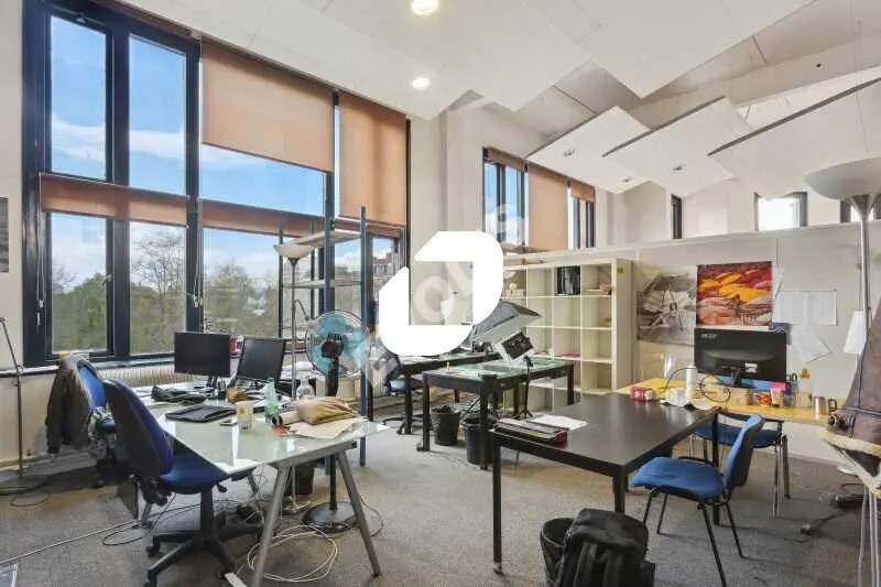 Flex in Paris for lease - Building Photo - Image 3 of 15