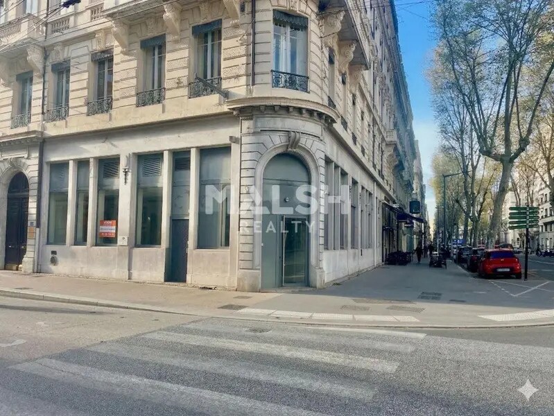 Retail in Lyon for lease Building Photo- Image 1 of 16