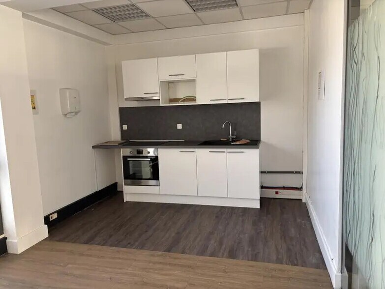 Bureau dans Colombes à louer - Photo du bâtiment - Image 2 de 5