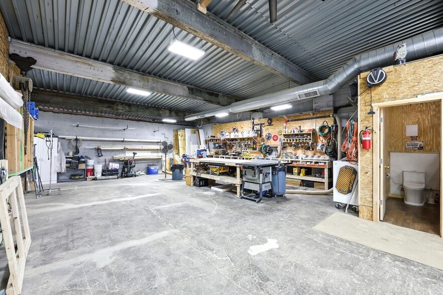 6 Rogers Ave, Springfield, MA for sale - Interior Photo - Image 2 of 12