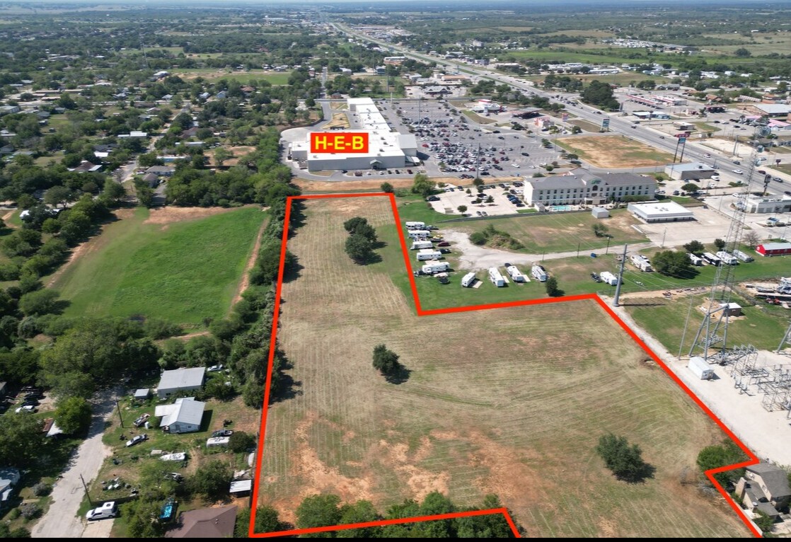 1521 A St. A Street, Floresville, TX à vendre Photo du bâtiment- Image 1 de 12
