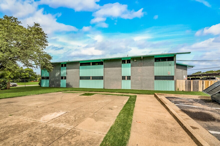 3299 S Polk St, Dallas, TX à vendre - Photo du bâtiment - Image 3 de 11