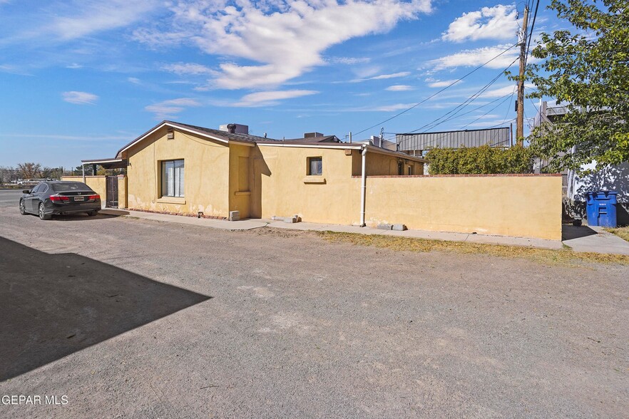 3984 Doniphan Dr, El Paso, TX for sale - Building Photo - Image 3 of 31