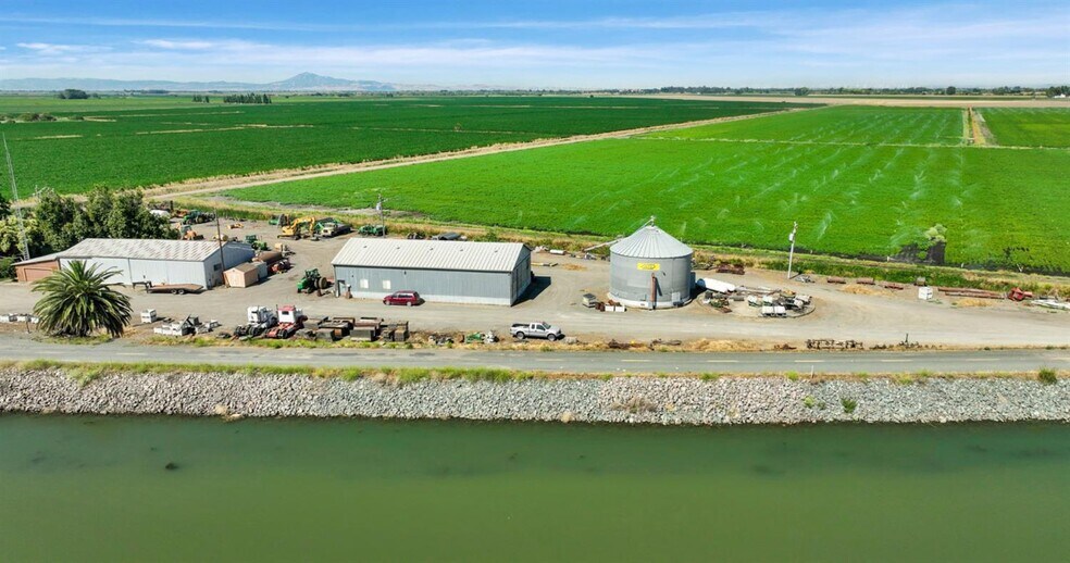 19701 Tyler Island Rd, Walnut Grove, CA à vendre - Photo du bâtiment - Image 3 de 5