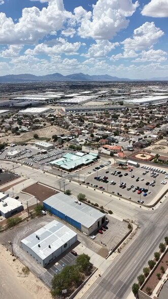995 Loma Verde Dr, El Paso, TX à louer - Vidéo aérienne - Image 2 de 12