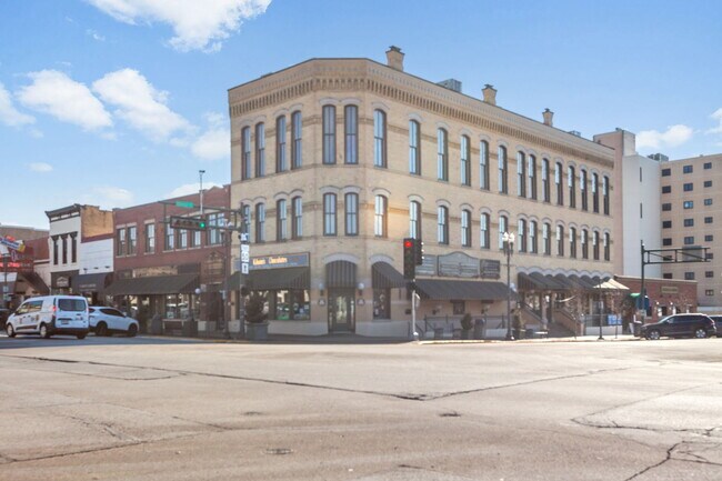 More details for 772 W Main St, Lake Geneva, WI - Office for Lease