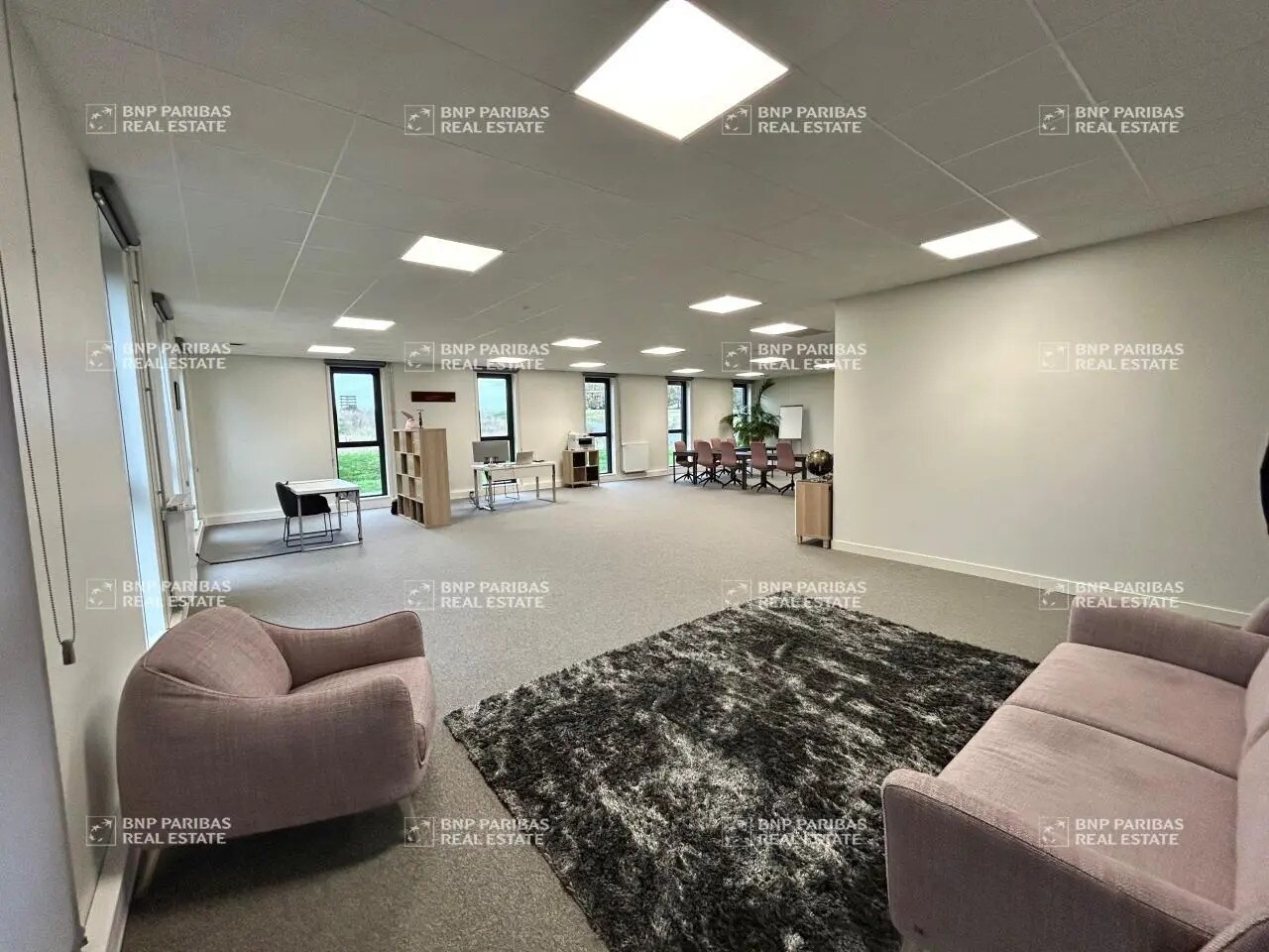 Office in Thorigné-Fouillard for lease Interior Photo- Image 1 of 7