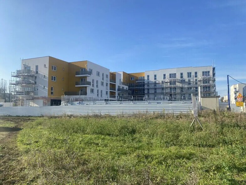 Commerce de détail dans La Rochette à louer - Photo du bâtiment - Image 1 de 8