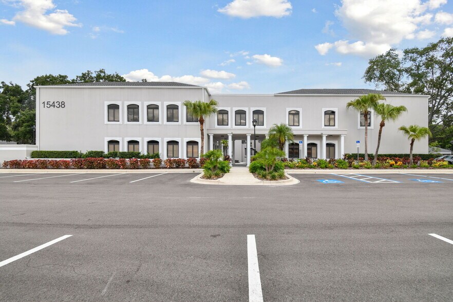 15436 N Florida Ave, Tampa, FL à louer - Photo du bâtiment - Image 3 de 28