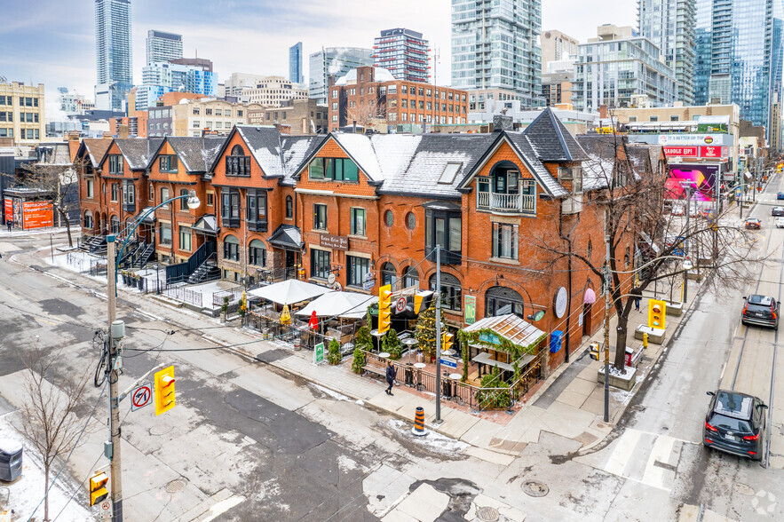 109-129 John St, Toronto, ON à louer - Photo du bâtiment - Image 2 de 4