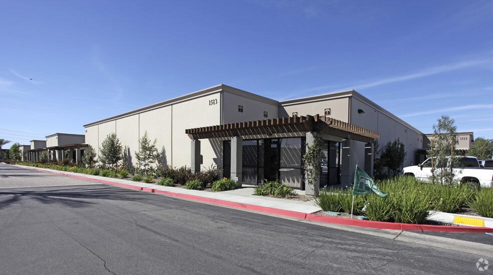 1505-1515 E McFadden Ave, Santa Ana, CA for lease - Primary Photo - Image 1 of 4