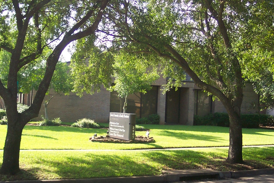 2507 Williams Trace Blvd, Sugar Land, TX à louer - Photo principale - Image 1 de 2