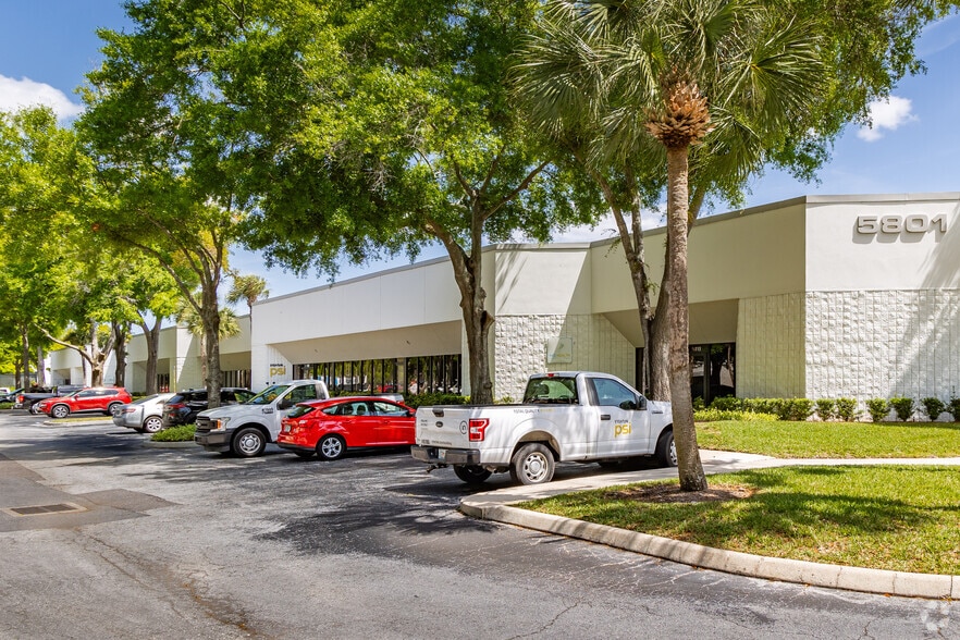 5801 Benjamin Center Dr, Tampa, FL à louer - Photo principale - Image 1 de 6