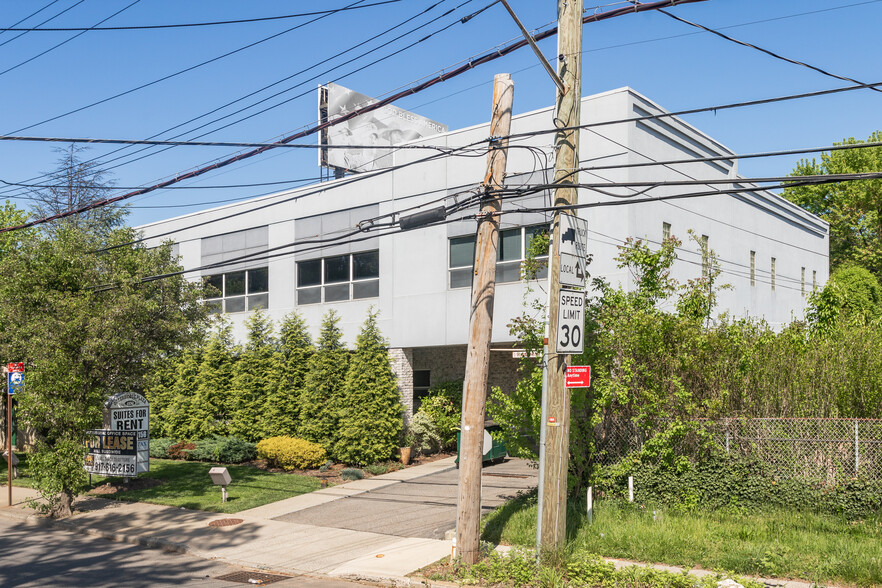 Outerbridge Plaza - Convenience Store