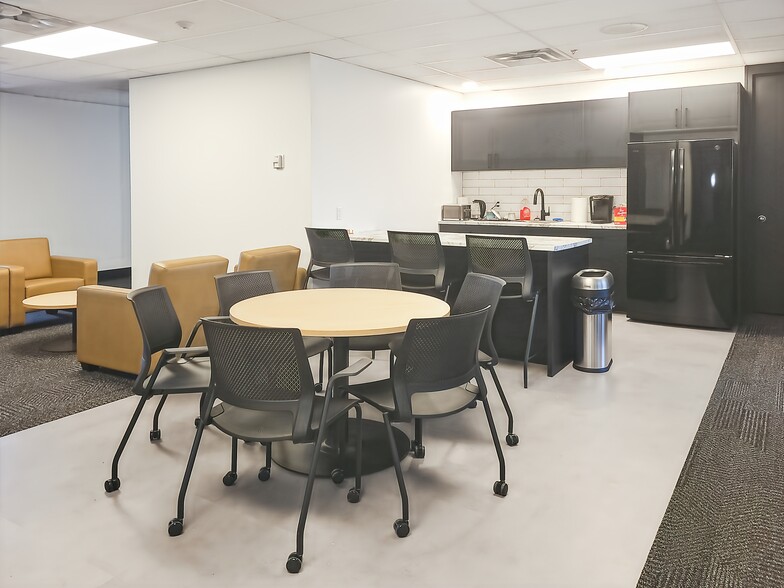 774 Main St, Moncton, NB for lease - Interior Photo - Image 2 of 14
