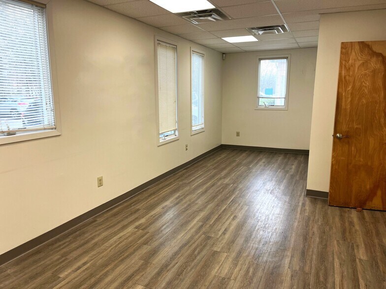 705 W White Horse Rd, Voorhees, NJ à louer - Photo du bâtiment - Image 3 de 10