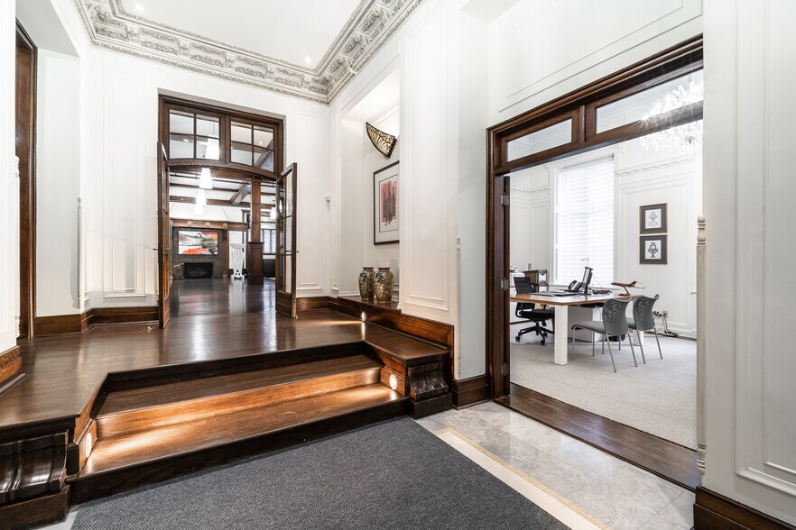 1175-1183 Pl Du Frère-André, Montréal, QC à louer - Photo intérieure - Image 2 de 28