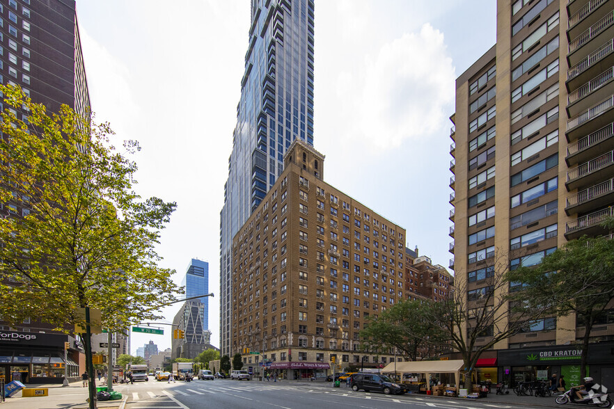 210 Amsterdam Ave, New York, NY for sale - Primary Photo - Image 1 of 1