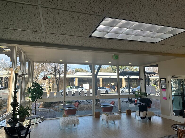 604 3rd St, Davis, CA à louer - Photo du bâtiment - Image 3 de 11