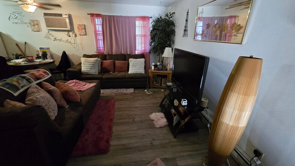 505 S Poplar St, Carbondale, IL à vendre - Photo du bâtiment - Image 2 de 5