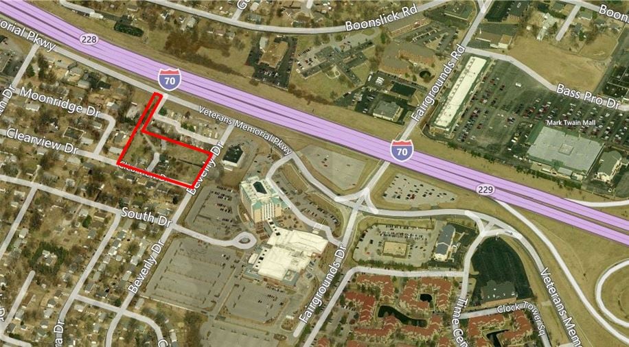 1208 Clearview Dr, Saint Charles, MO for sale Primary Photo- Image 1 of 2