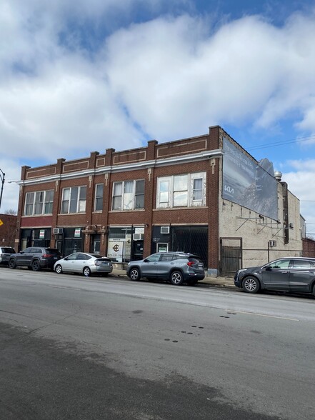 3222 W Cermak Rd, Chicago, IL for lease - Building Photo - Image 2 of 5