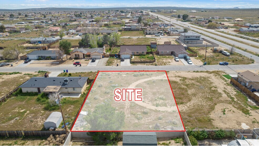 8025 Fernwood ave, California City, CA à vendre - Photo du bâtiment - Image 3 de 4