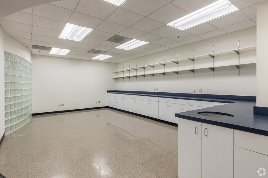 455 Kehoe Blvd, Carol Stream, IL à louer - Photo du bâtiment - Image 3 de 6