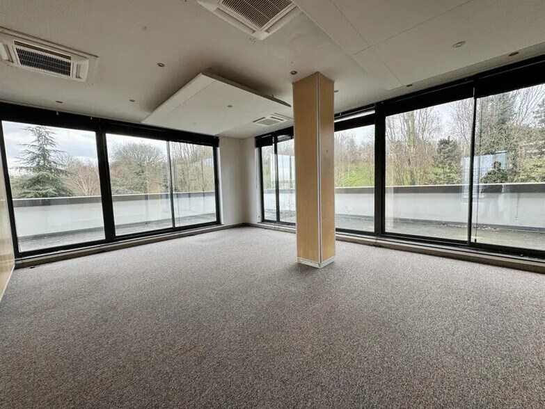 Bureau dans Rosny-sous-Bois à louer - Photo du bâtiment - Image 2 de 19