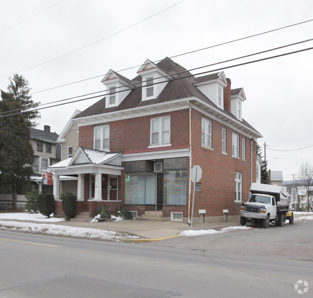 740 W Front St, Berwick, PA à vendre - Photo principale - Image 1 de 1