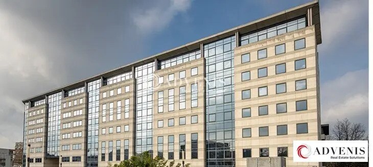 Office in Roubaix for lease - Building Photo - Image 1 of 8