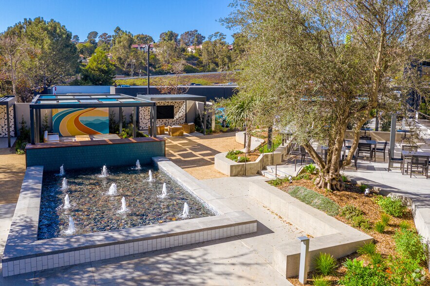 12636 High Bluff Dr, San Diego, CA à louer - Photo du bâtiment - Image 1 de 1