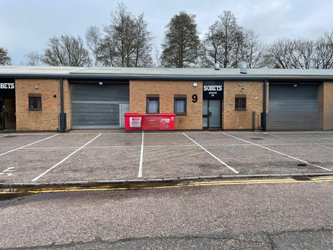 North End Rd, Yatton à louer Photo principale- Image 1 de 11