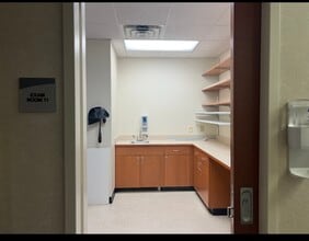 477 McLaws Cir, Williamsburg, VA for lease Interior Photo- Image 2 of 5