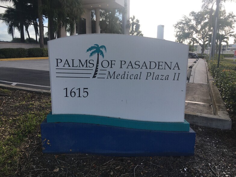1615 Pasadena Ave S, Saint Petersburg, FL à louer - Photo du bâtiment - Image 2 de 11