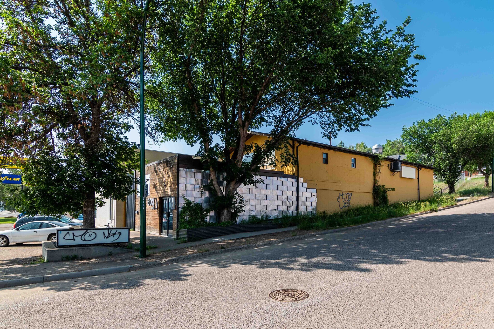 502 S Railway St SE, Medicine Hat, AB for sale Primary Photo- Image 1 of 1