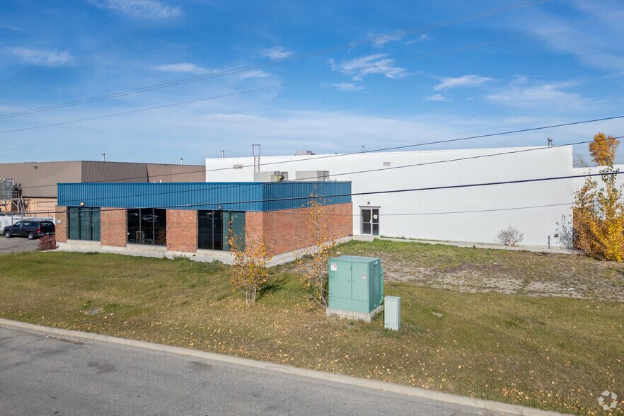 1108 55th Ave NE, Calgary, AB for sale - Primary Photo - Image 1 of 1