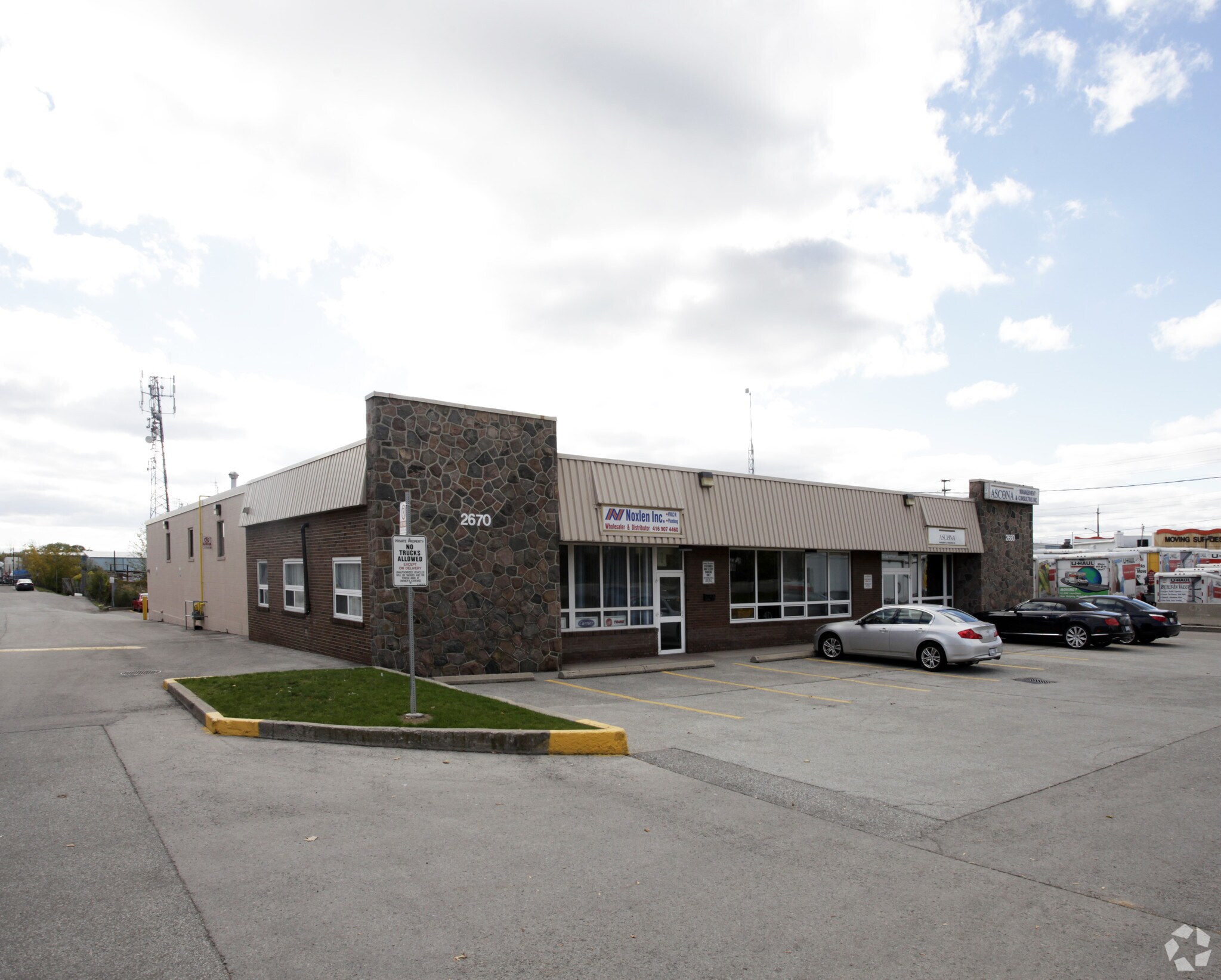 2670-2680 Royal Windsor Dr, Mississauga, ON à vendre Photo principale- Image 1 de 1